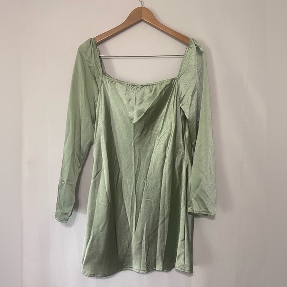 Princess Polly LIKE NEW size 10 star power silky long sleeve mini dress - Picture 5 of 6